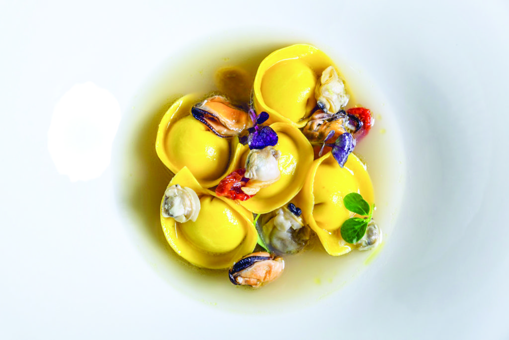 cappellacci con fiori edibili